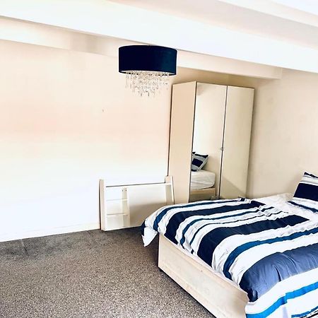 Private Room Close To Leeds University And City Centre Eksteriør billede