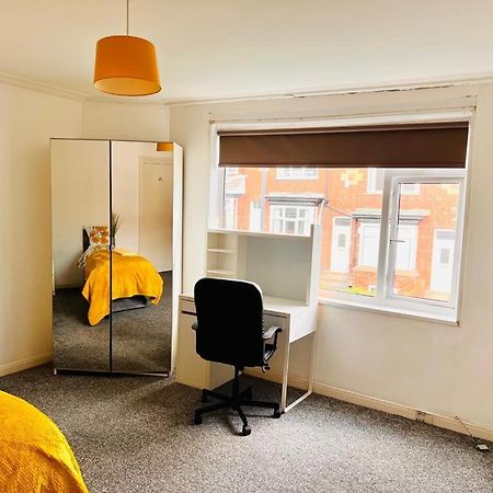 Private Room Close To Leeds University And City Centre Eksteriør billede