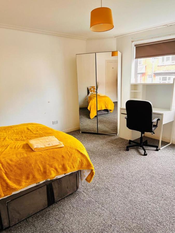 Private Room Close To Leeds University And City Centre Eksteriør billede