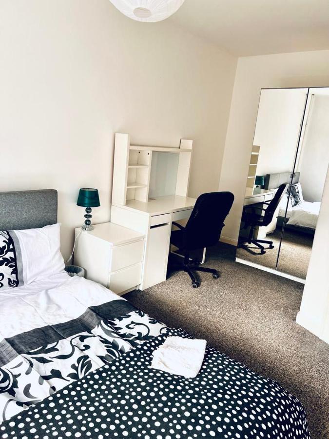 Private Room Close To Leeds University And City Centre Eksteriør billede