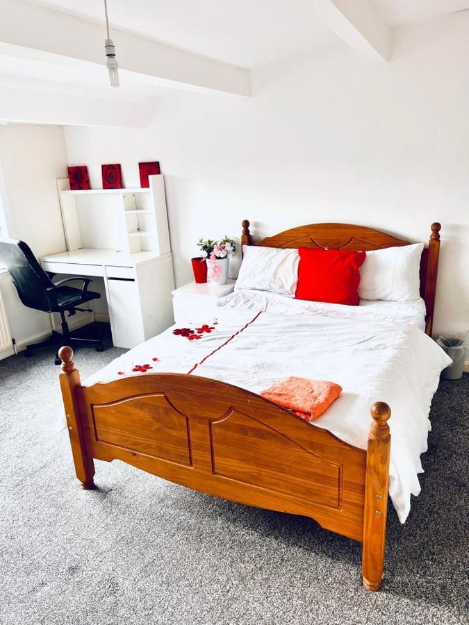 Private Room Close To Leeds University And City Centre Eksteriør billede