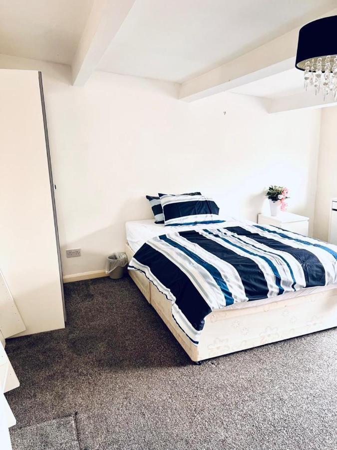 Private Room Close To Leeds University And City Centre Eksteriør billede