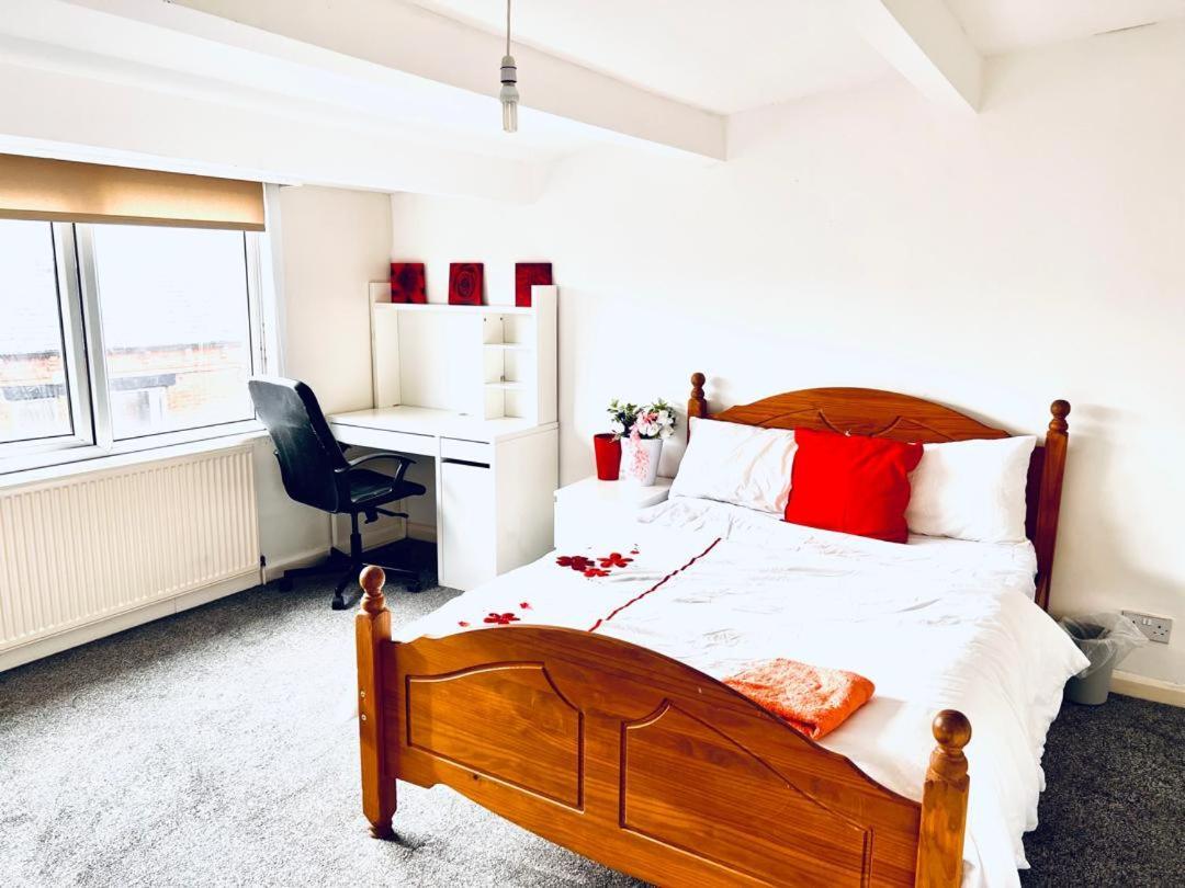 Private Room Close To Leeds University And City Centre Eksteriør billede