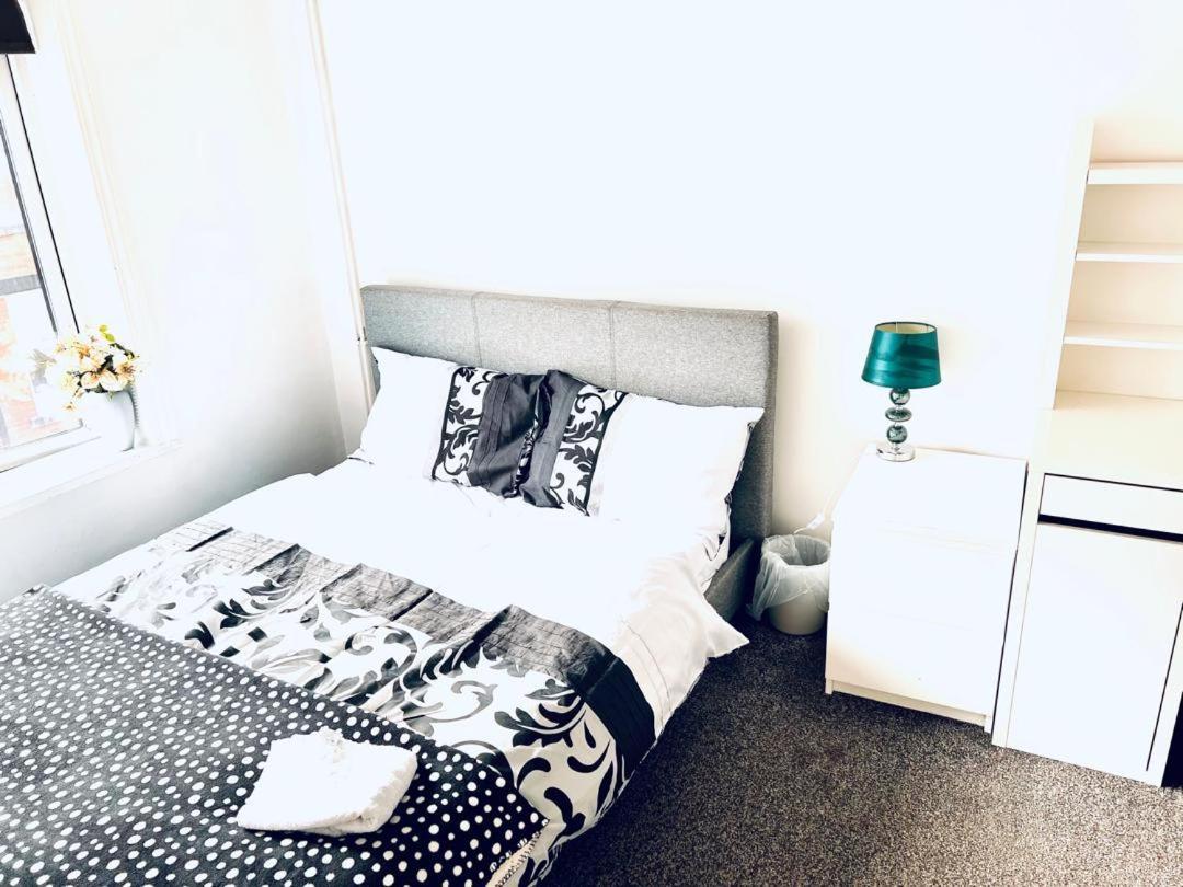Private Room Close To Leeds University And City Centre Eksteriør billede