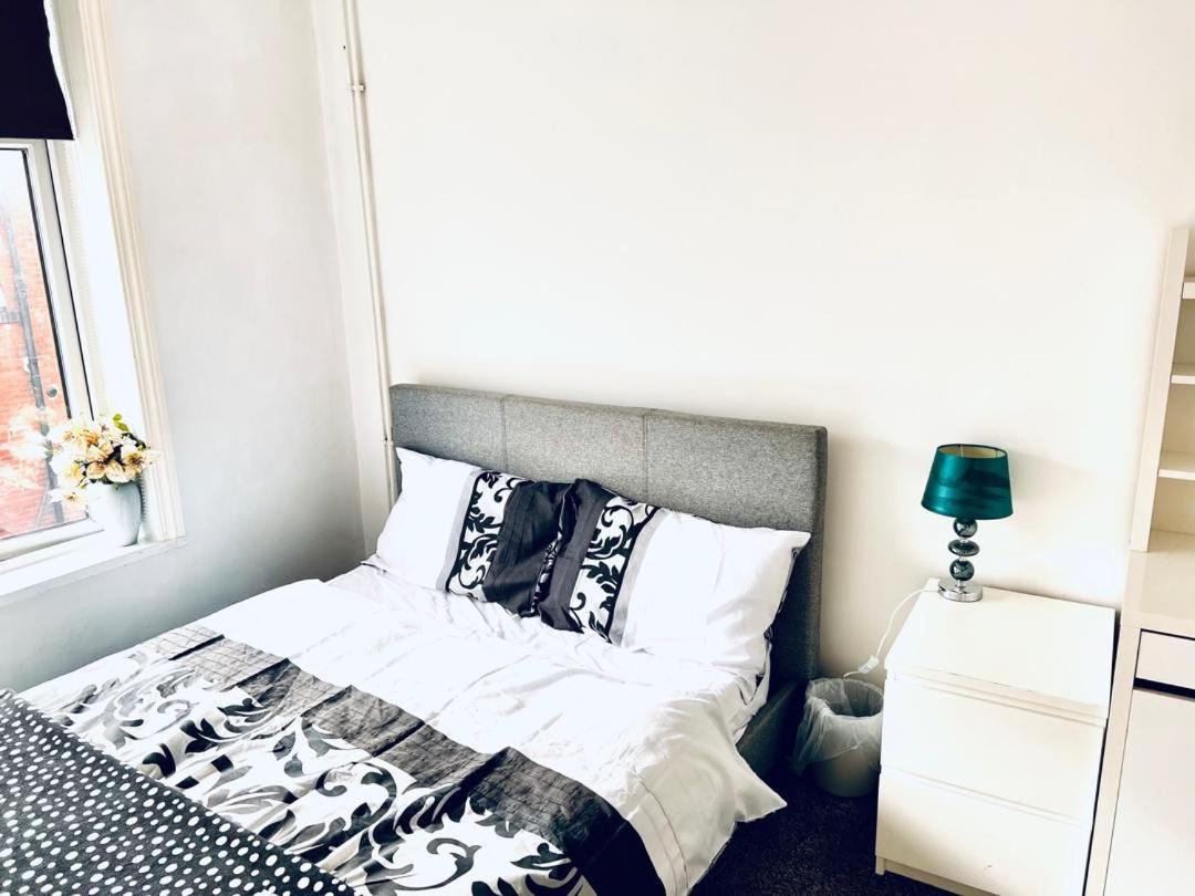 Private Room Close To Leeds University And City Centre Eksteriør billede