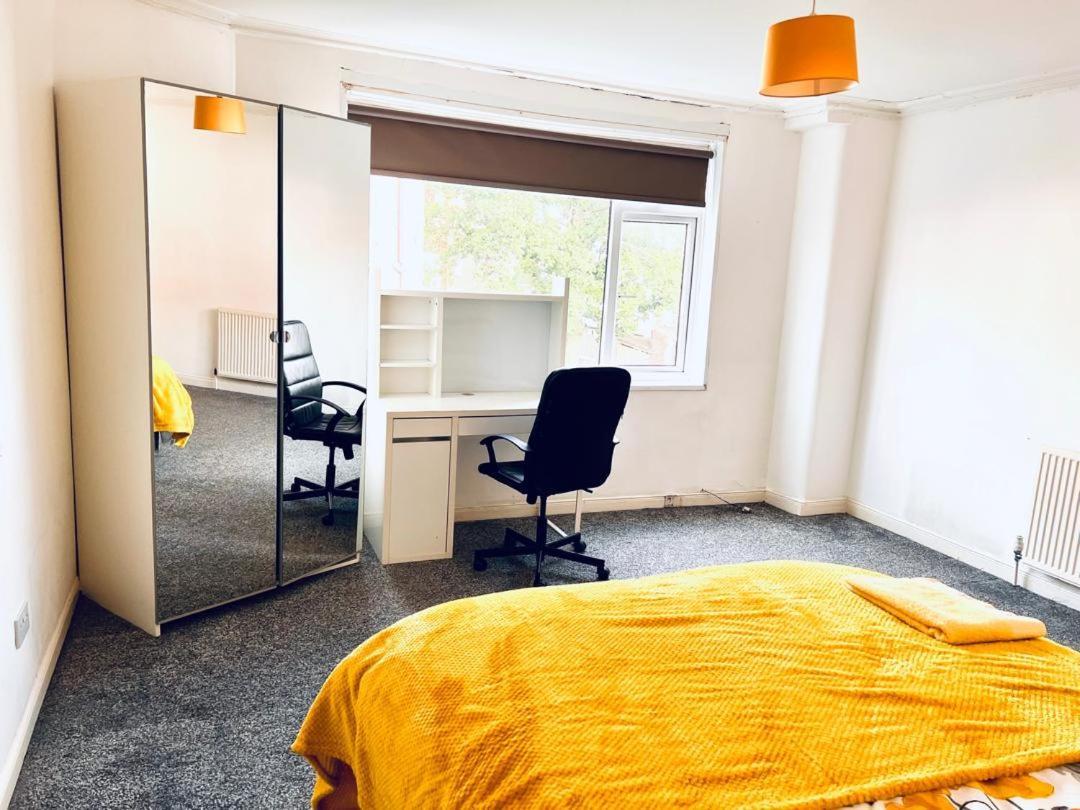 Private Room Close To Leeds University And City Centre Eksteriør billede