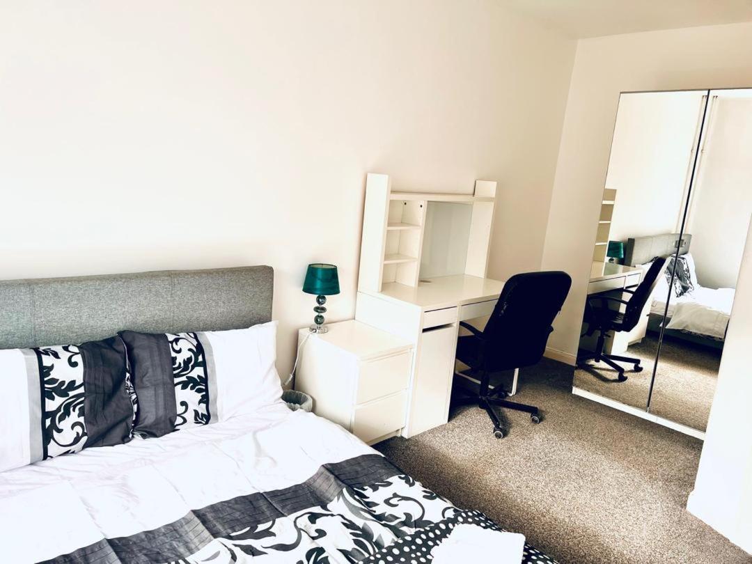 Private Room Close To Leeds University And City Centre Eksteriør billede