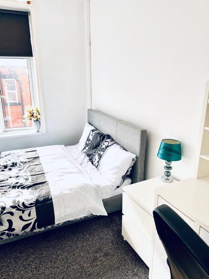Private Room Close To Leeds University And City Centre Eksteriør billede