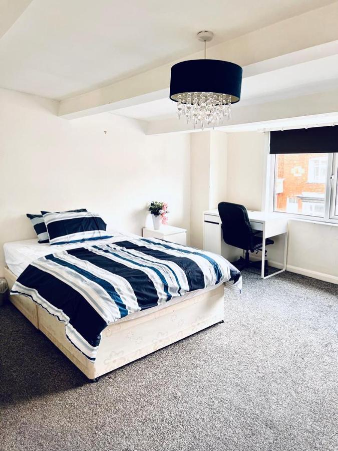 Private Room Close To Leeds University And City Centre Eksteriør billede