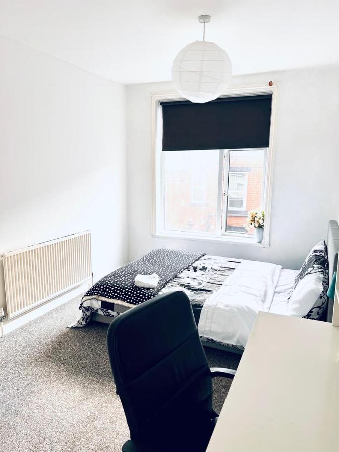 Private Room Close To Leeds University And City Centre Eksteriør billede