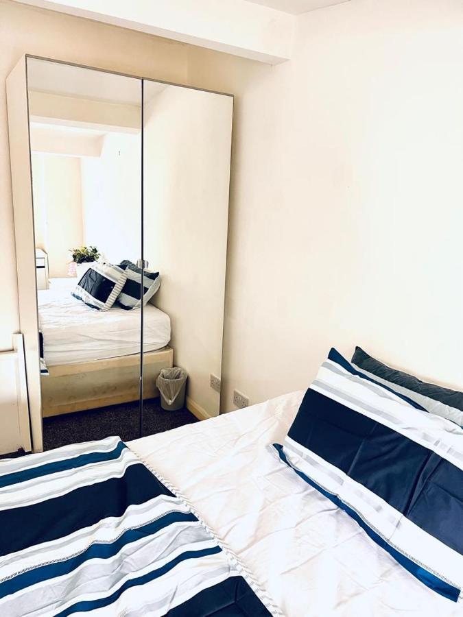 Private Room Close To Leeds University And City Centre Eksteriør billede